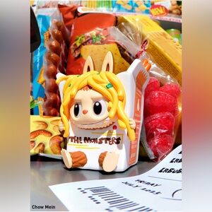 ♡ CHOW MEIN ♡ NIB-THE MONSTERS Wacky Mark Series Figurines